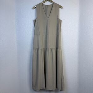 Everlane • The Tencel V-Neck Dress